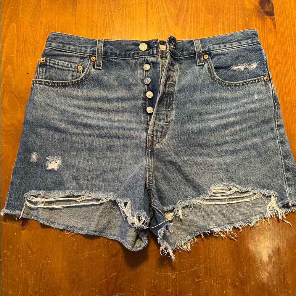 LEVIS Stylish Distressed Blue Denim Shorts